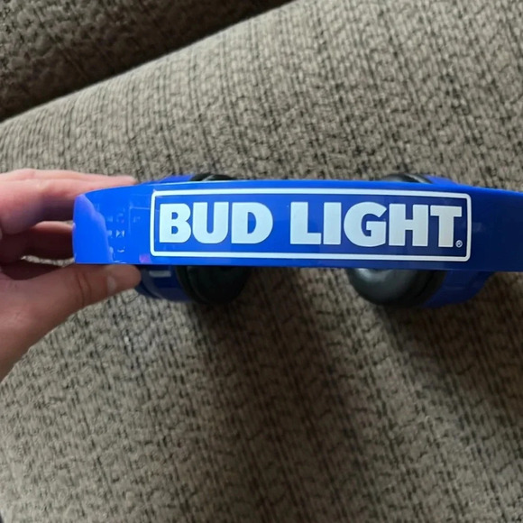 Bud Light Bluetooth headphones - Picture 2 of 4
